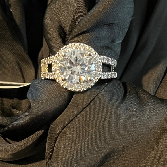 RINGS RINGS RINGS - Picture 2 of 10